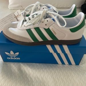 NWT never worn! UNISEX Adidas Samba sneakers w/ green stripes. Size W9/M7.5